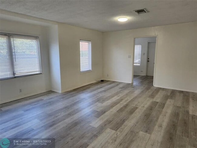 Building Photo - 2466 Lincoln St