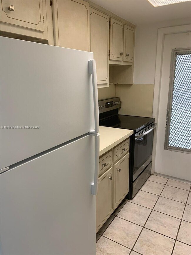 Foto del edificio - 2430 NE 135th St