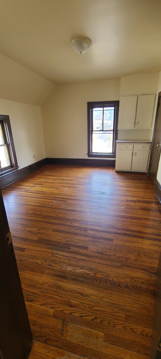 Building Photo - 816 Elmira St