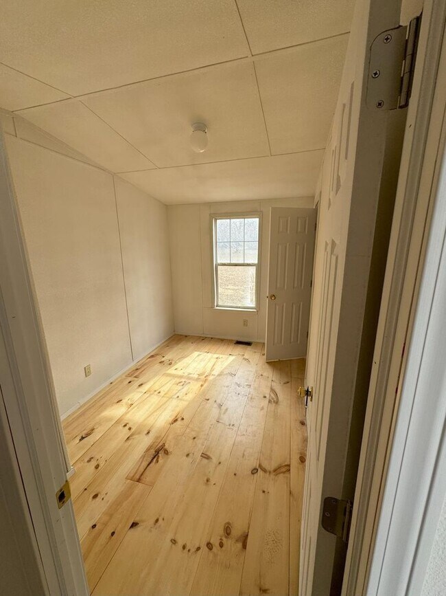 Building Photo - 3 Bed 2 Bath Trailer Home