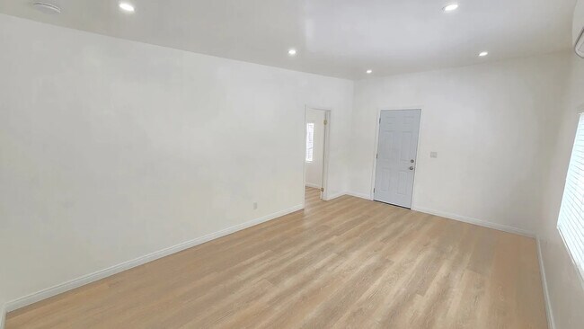 living room - 1041 N Edinburgh Ave