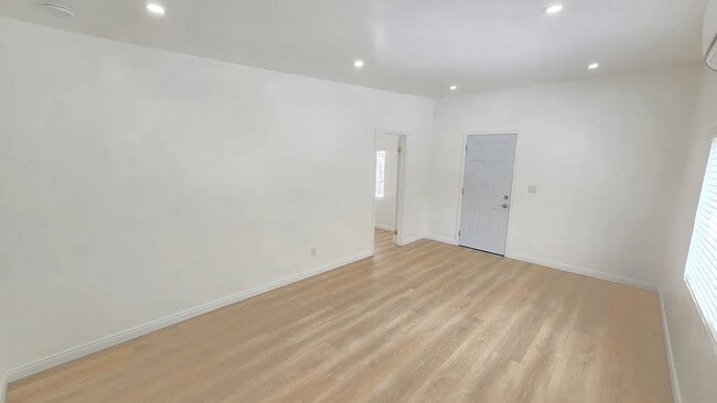 living room - 1041 N Edinburgh Ave
