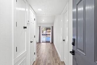 Building Photo - 17331 Red Oak Dr