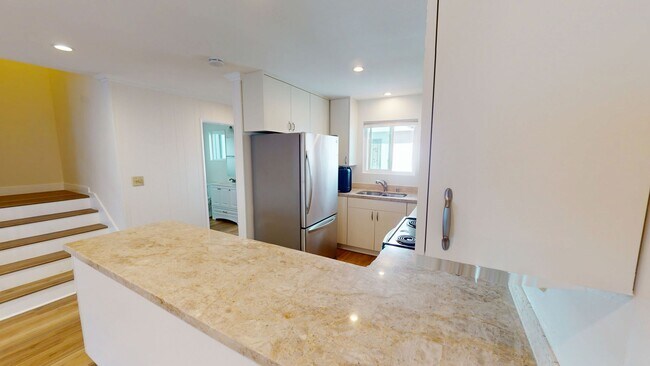 Foto del edificio - Open Concept Townhouse | Vinyl Plank Flooring