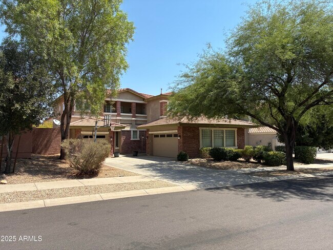 Building Photo - 16054 W Shangri La Rd