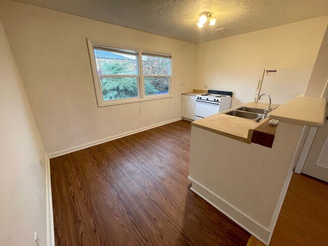 Foto del edificio - Cozy Woodlawn Studio with Full Kitchen