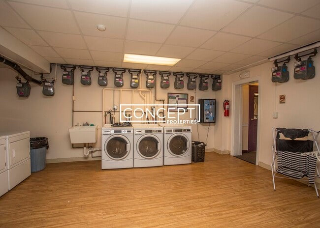 Building Photo - 123 Highland Ave