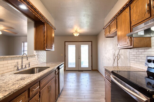 Building Photo - 303 Kimberly Ln