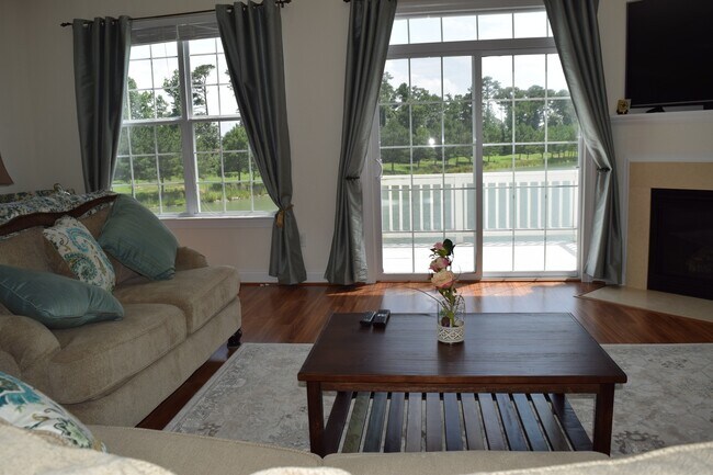 Building Photo - Gorgeous 4 Bedroom
