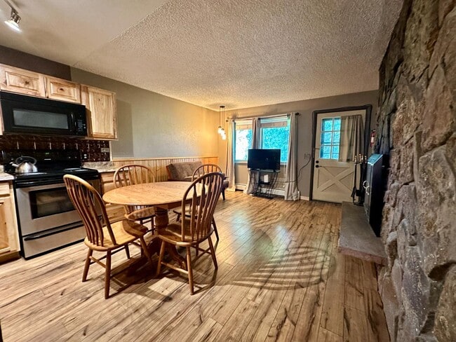 Building Photo - 247 Hi Country Dr