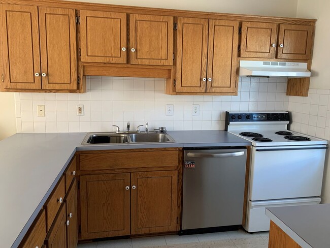 Building Photo - 277 Lakeview Dr