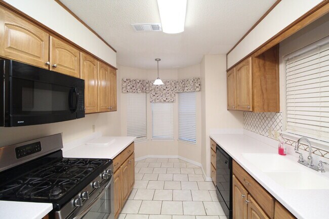 Building Photo - Northeast Pensacola 2BR Home with Fireplace & Covered Patio