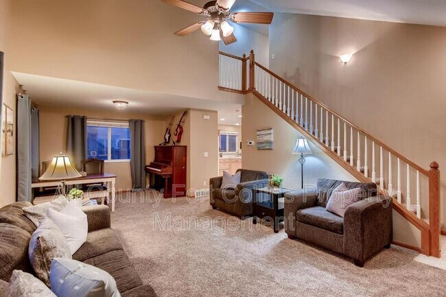 Building Photo - 863 Eagle Dr