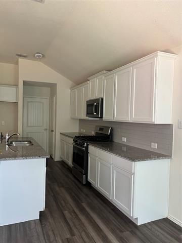 Building Photo - 2170 Alamandine Ave
