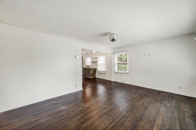 Building Photo - Lovely Three Bed One Bath Ranch Home in Wi...
