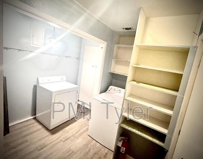 Building Photo - 509 Colonial Dr