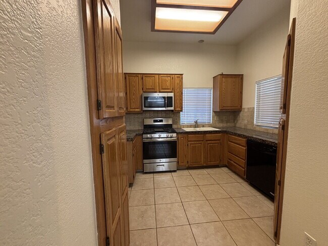 Foto del edificio - Charming 3 Bed / 2 Bath Home on a Quiet Cul-de-Sac with Spacious Backyard!