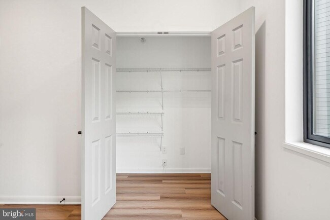 Foto del edificio - 2039 N Front St