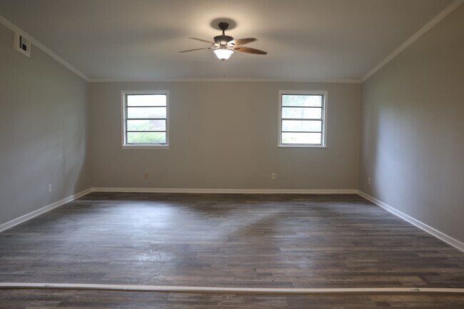 Foto del edificio - Single Family Residence