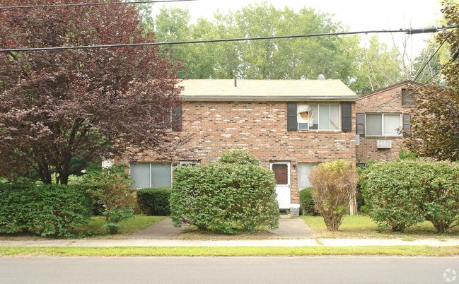 Building Photo - Blakeslee Street Townhomes