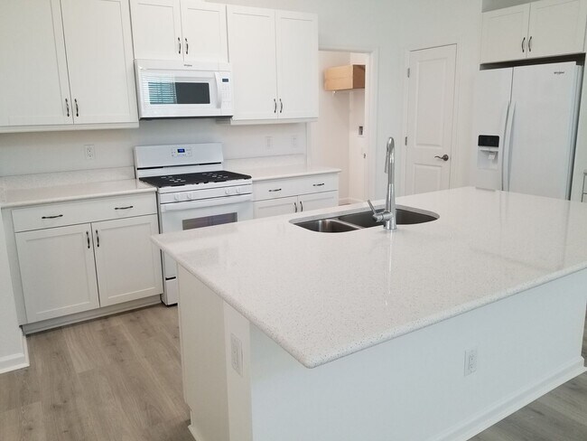 Building Photo - Sought after Margaritaville 2/2!