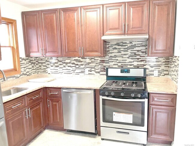 Building Photo - 143-44 84th Dr