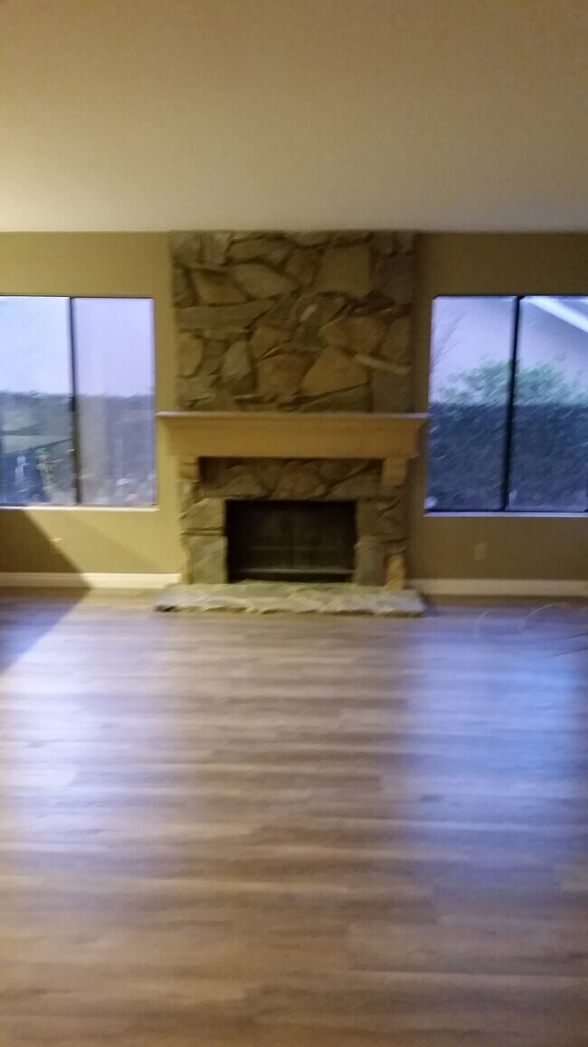 Foto del edificio - 16268 Glencove Dr