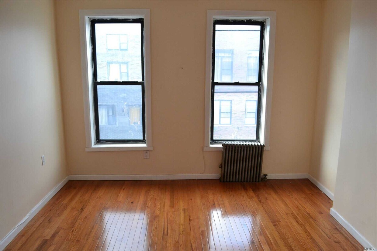 Primary Photo - 260 Melrose St