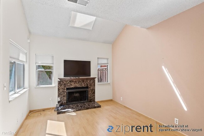 Foto del edificio - 2 br, 2.5 bath Townhome - 266 Birch Creek ...