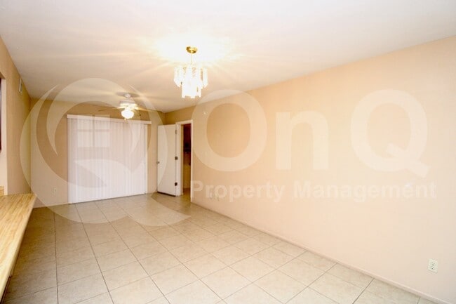 Building Photo - 1721 W Wagoner Rd