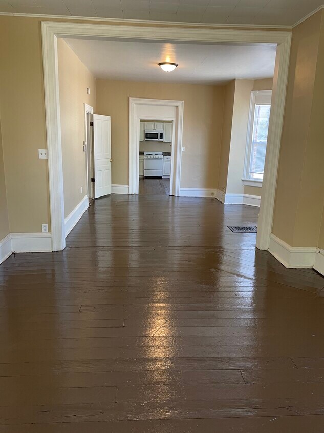 401 W 3rd St Unit 1, Muscatine, IA 52761 Apartments in Muscatine, IA