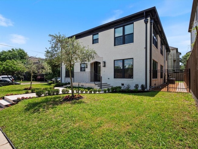 Building Photo - 1601 Bonnie Brae St