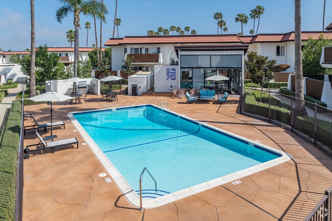 Pool - Villa Del Mar Apartments (new)