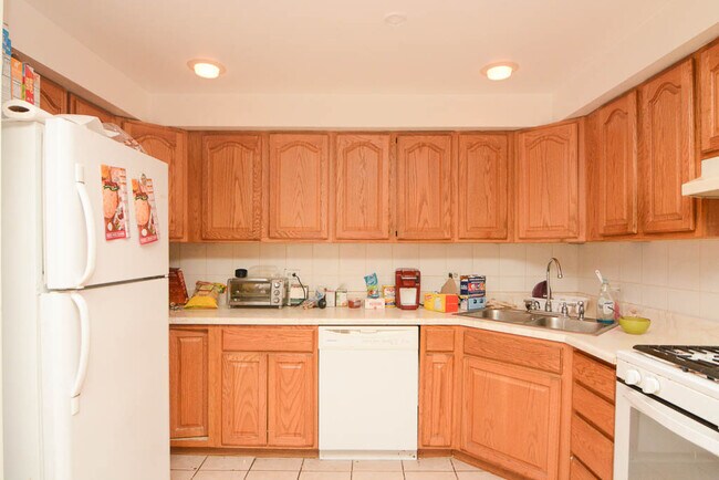 Foto del edificio - 1652 W Belmont Ave