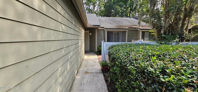 Foto del edificio - 7610 Baymeadows Cir W