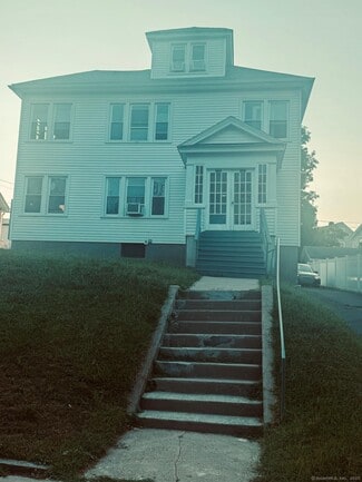 Building Photo - 1075 Maple Ave