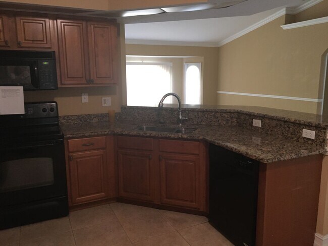 Building Photo - $1,995 ** 3 Bed / 2 Bath * Single Family Home