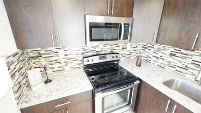 Building Photo - 9180 Fontainebleau Blvd