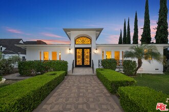 Building Photo - 465 N Kilkea Dr