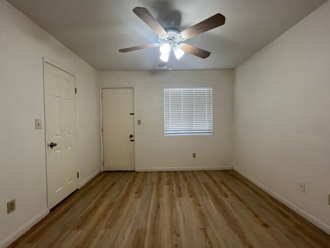 Building Photo - 1125 Cherry Ln