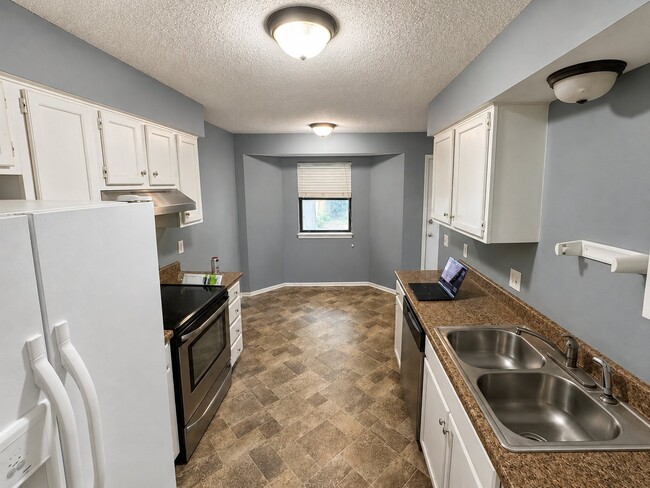 Building Photo - 539 S Deveron Dr