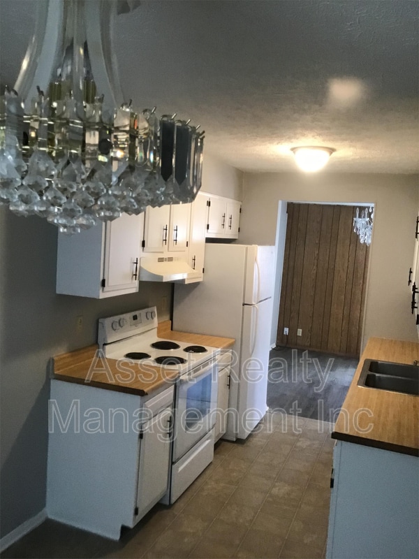 Foto del edificio - 9153 Cedarpark Ln NW