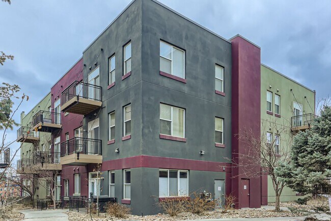Building Photo - Bright & Spacious LoHi Condo- Available 8/10/26!