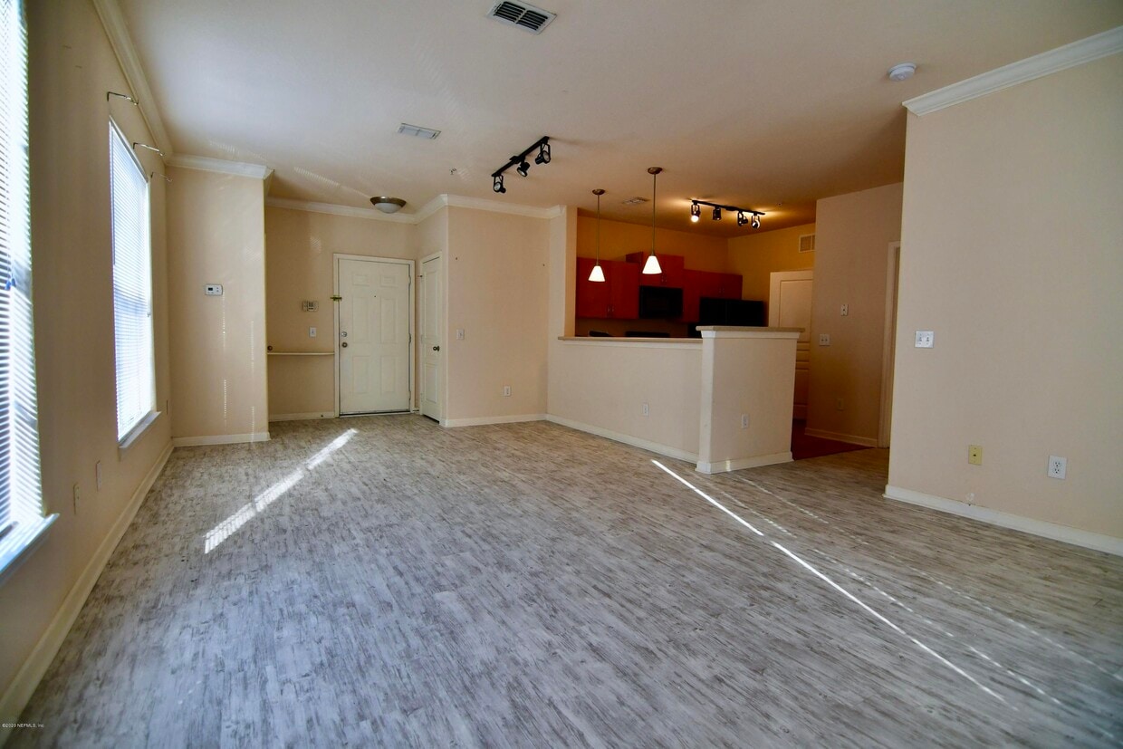 8290 Gate Pkwy W Unit 137, Jacksonville, FL 32216 Condo for Rent in