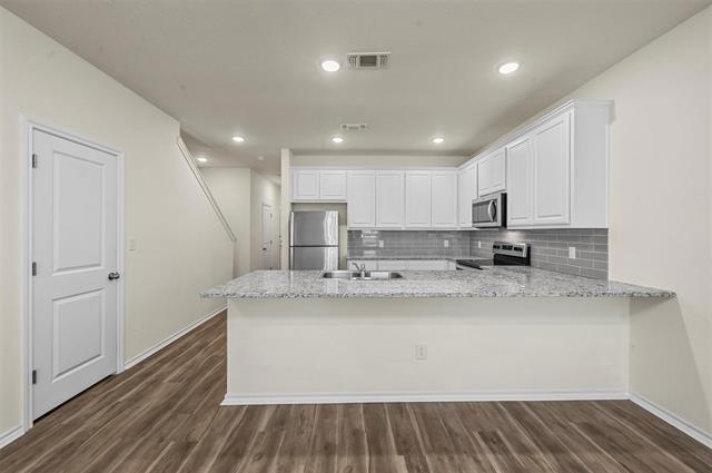 Building Photo - 105 4th St