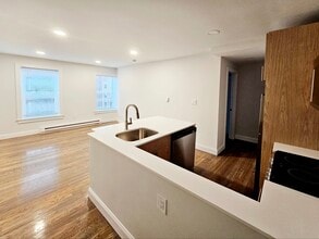 Building Photo - 501 Beacon St