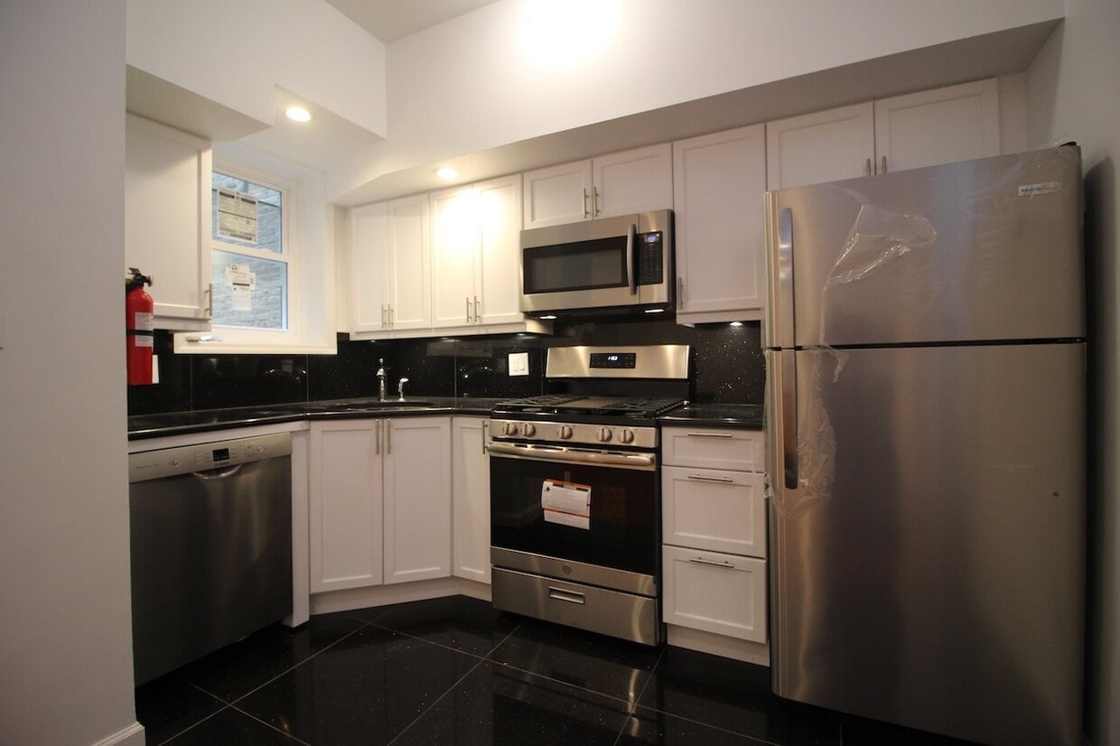 Primary Photo - 214 48th St