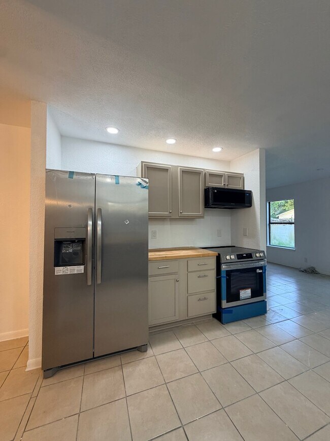 Foto del edificio - 10475 Canyon Village