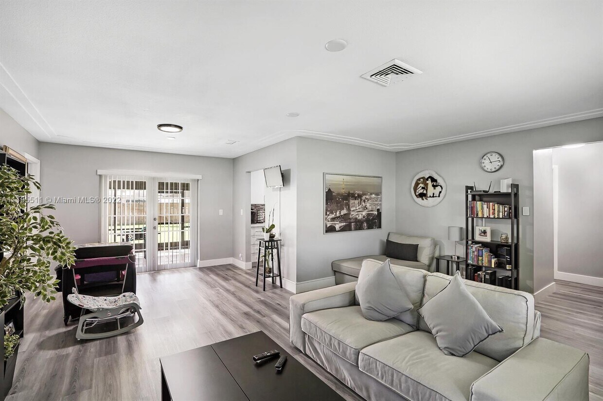 Foto principal - 4350 NW 13th St