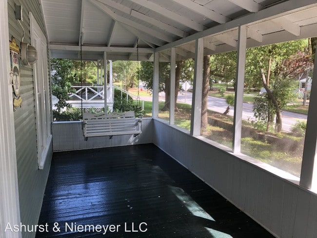Building Photo - 2 br, 1.5 bath House - 19 Fels Ave